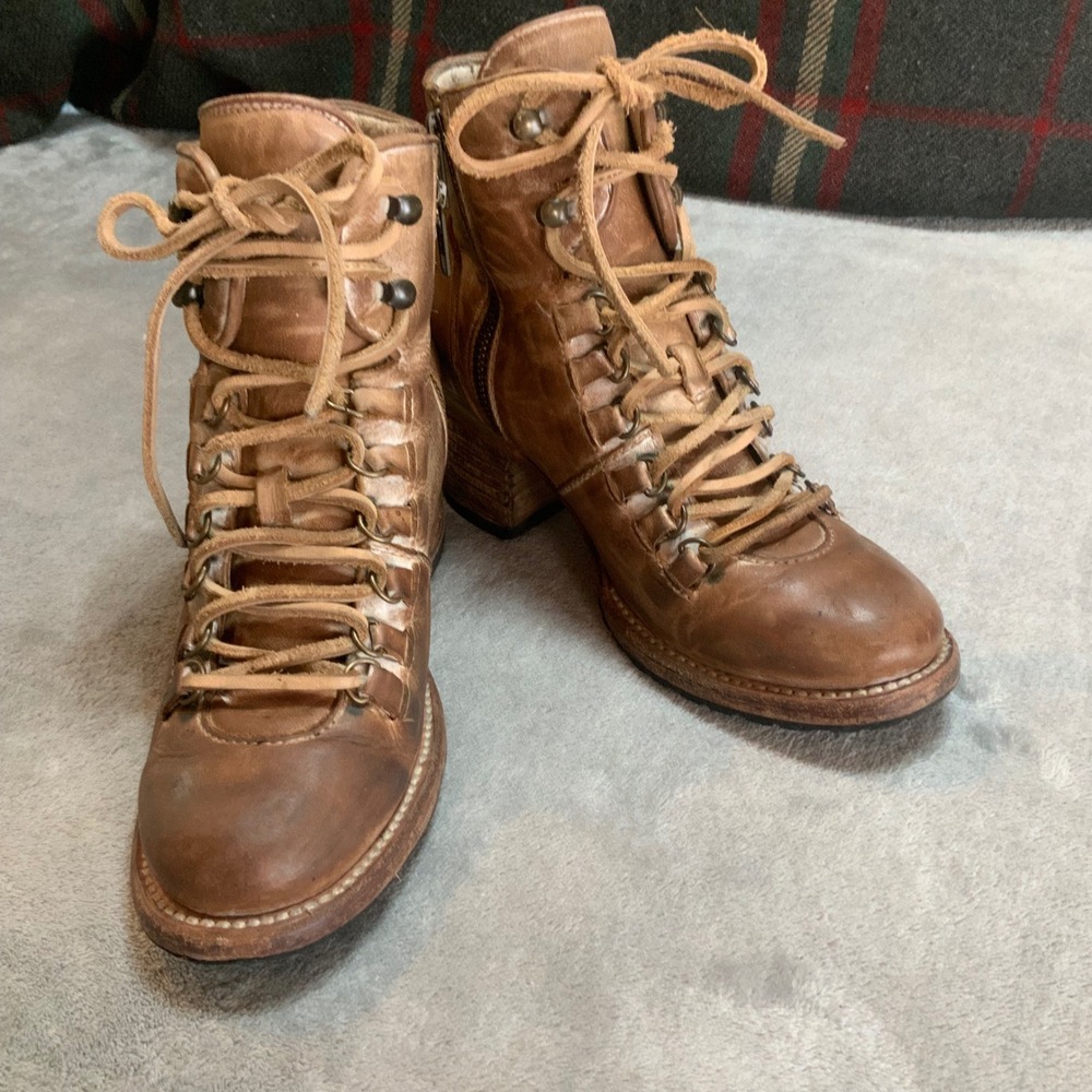 Freebird Devin Tan Leather Lace Up Ankle Boots Women 7 Distressed Hiker Bootie